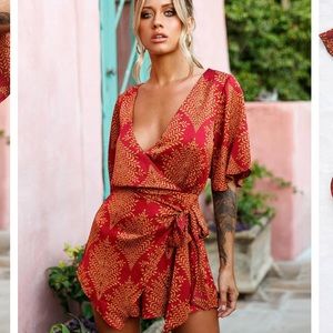 Selfie Leslie V-line wrap romper leaf print wine